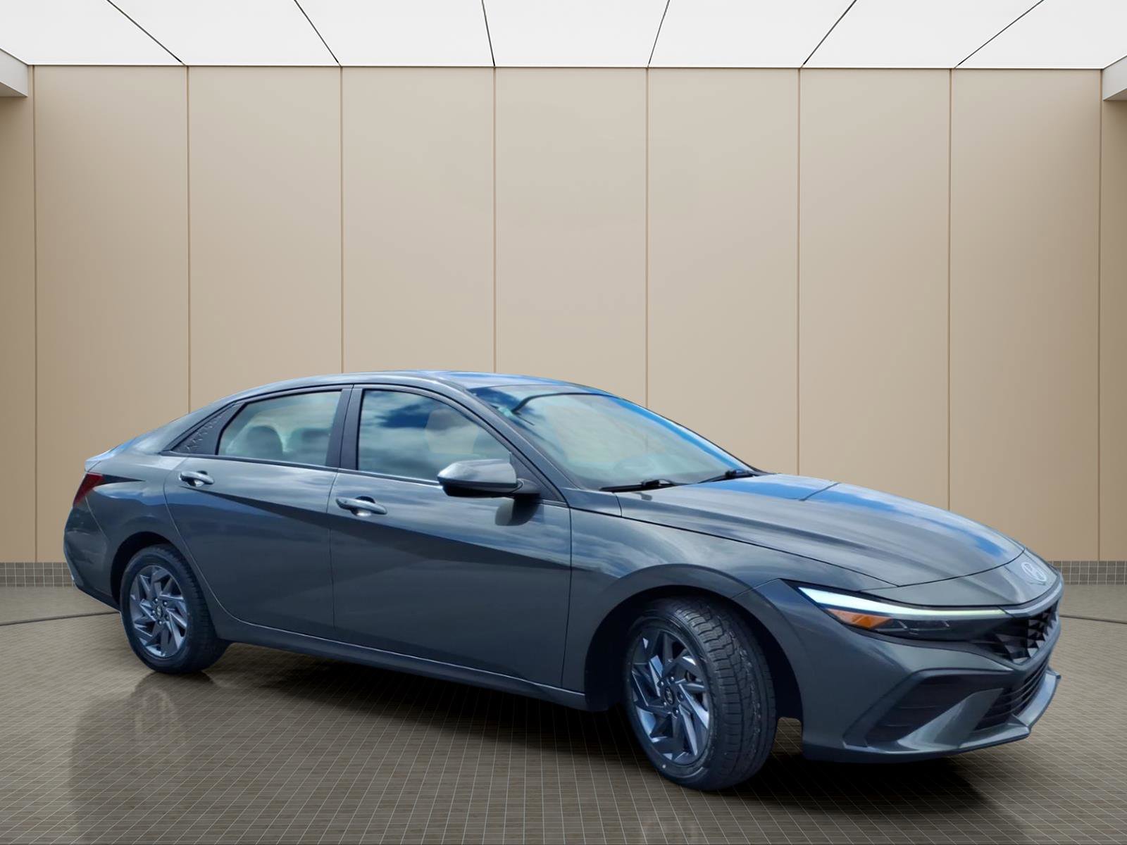 Used 2024 Hyundai Elantra SEL FWD image 5