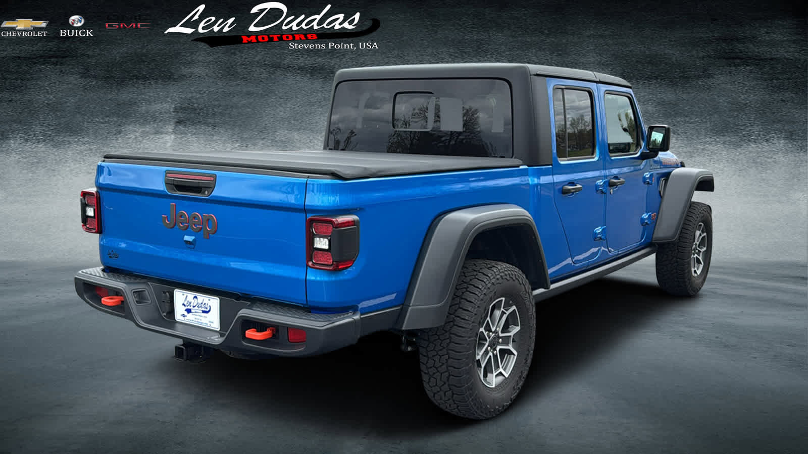 Used 2024 Jeep Gladiator Mojave w/ Technology Group AWD/4WD image 4