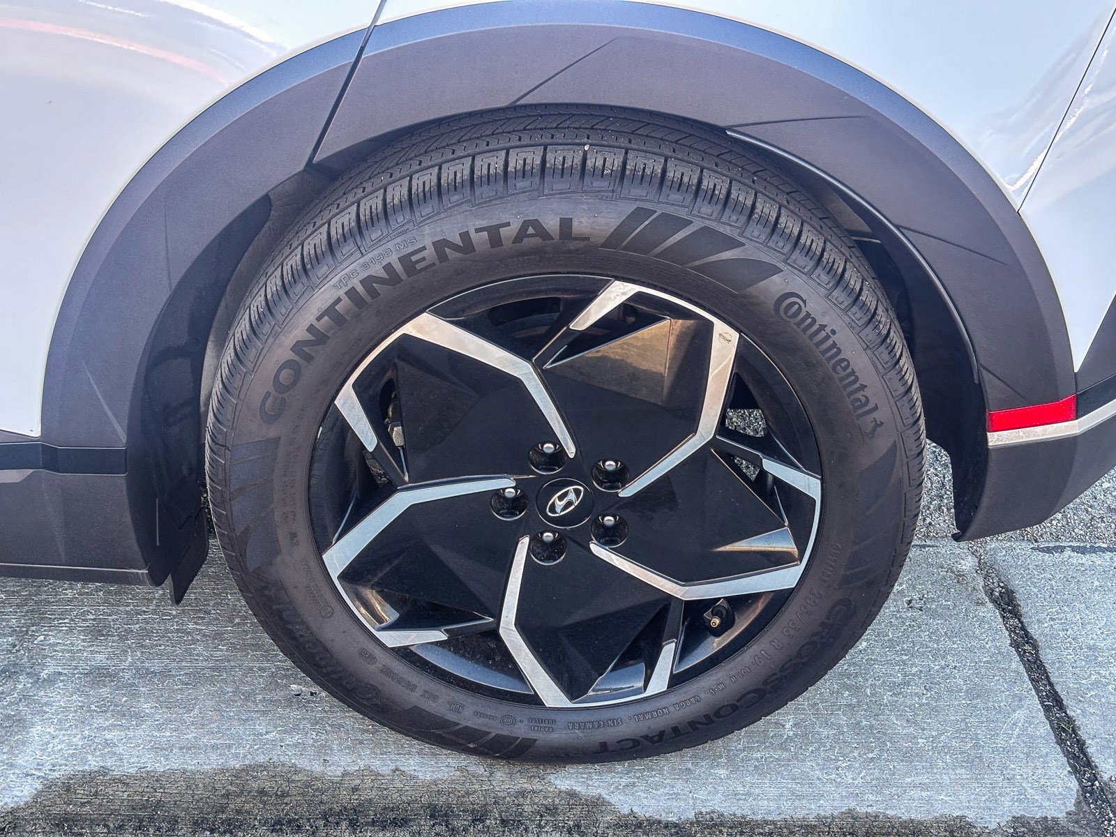 Used 2022 Hyundai Ioniq 5 SE w/ Cargo Package image 12