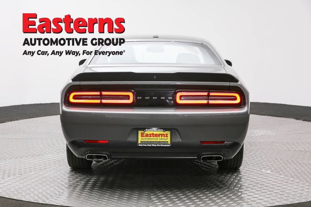 Used 2023 Dodge Challenger SXT image 6