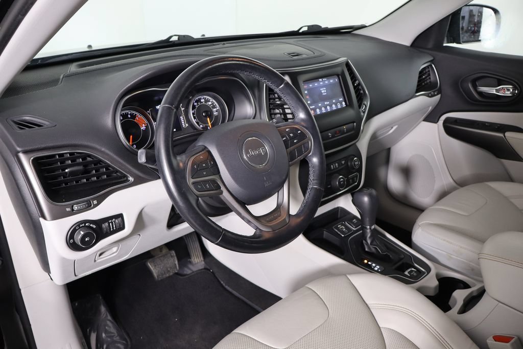 Used 2020 Jeep Cherokee Latitude Lux w/ Quick Order Package 26H Lux FWD image 25