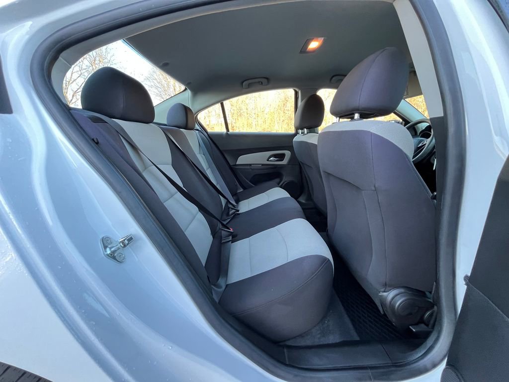 Used 2015 Chevrolet Cruze LS image 19