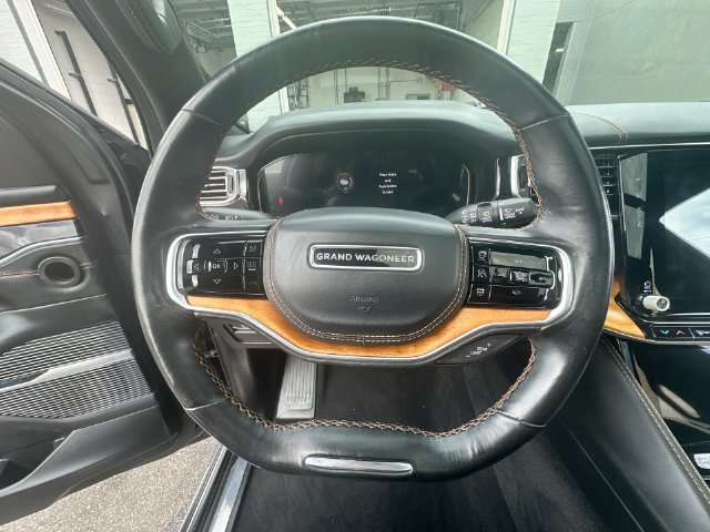 Used 2022 Jeep Grand Wagoneer Series III w/ Rear Seat Video Group 1 AWD/4WD image 17