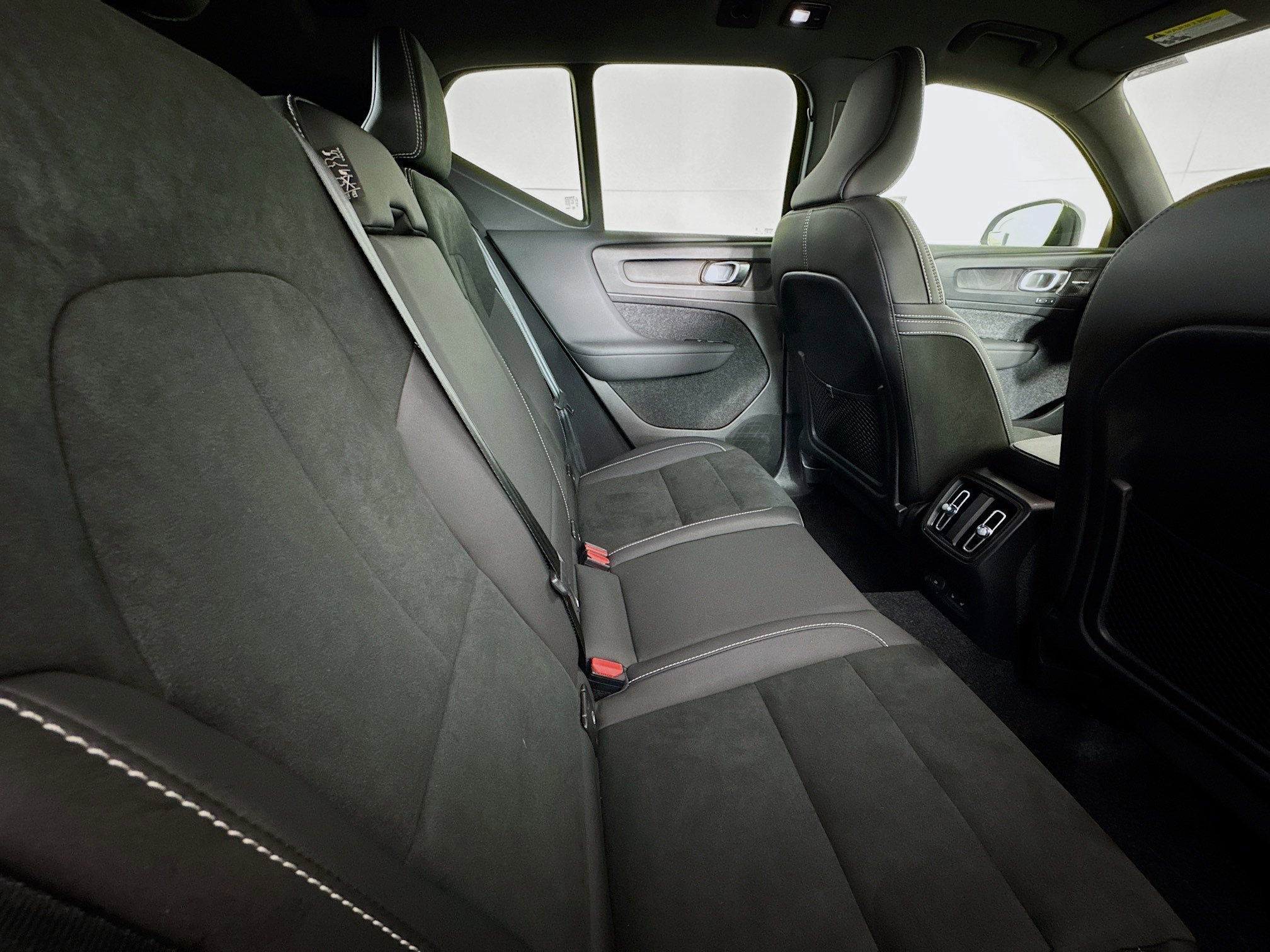 Used 2023 Volvo XC40 Recharge Ultimate image 25