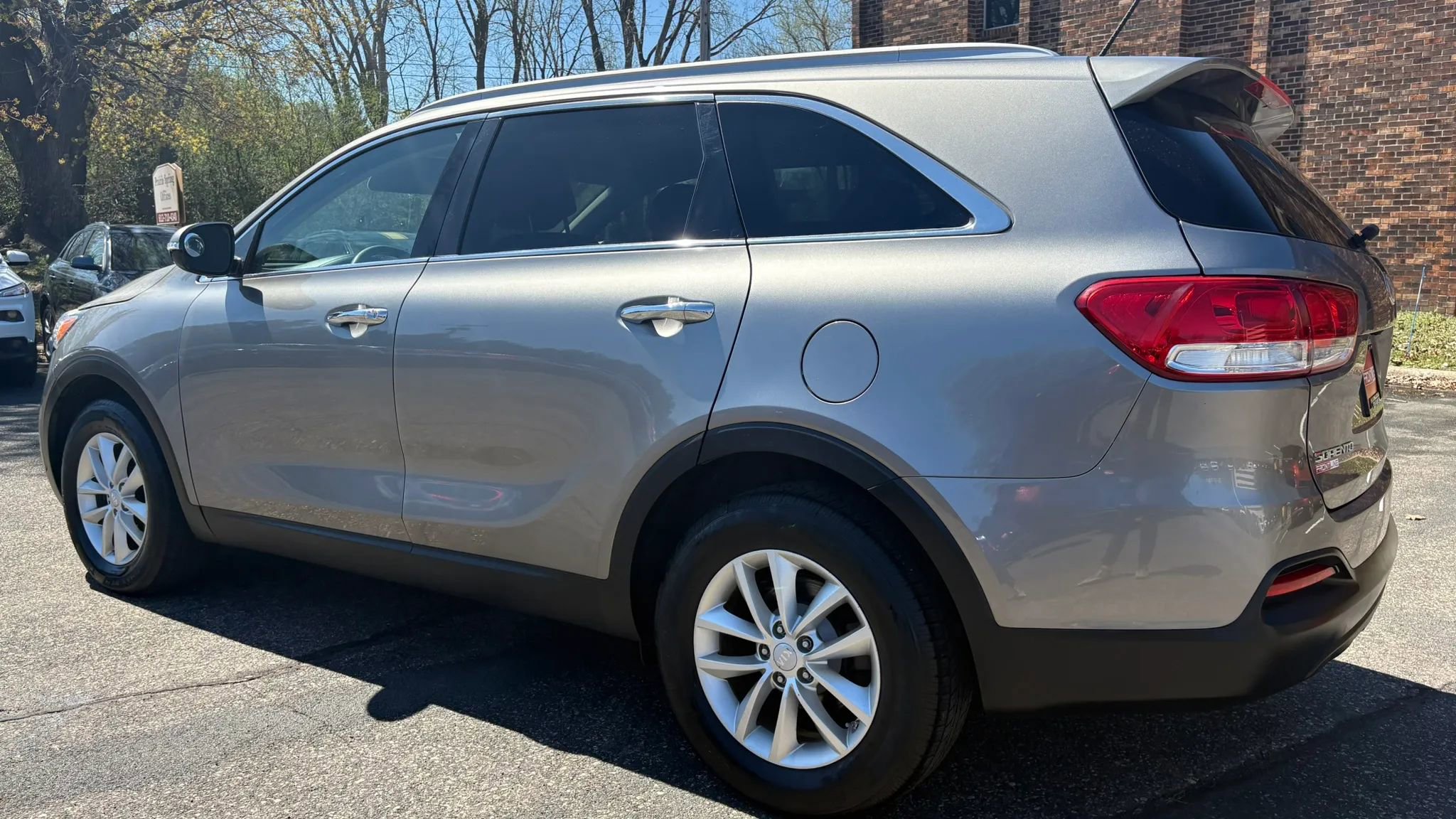 Used 2017 Kia Sorento FWD image 6