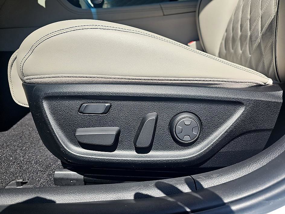 Used 2021 Genesis G70 2.0T w/ Prestige Package image 16