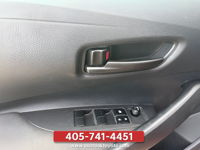 Used 2025 Toyota Corolla LE FWD image 3
