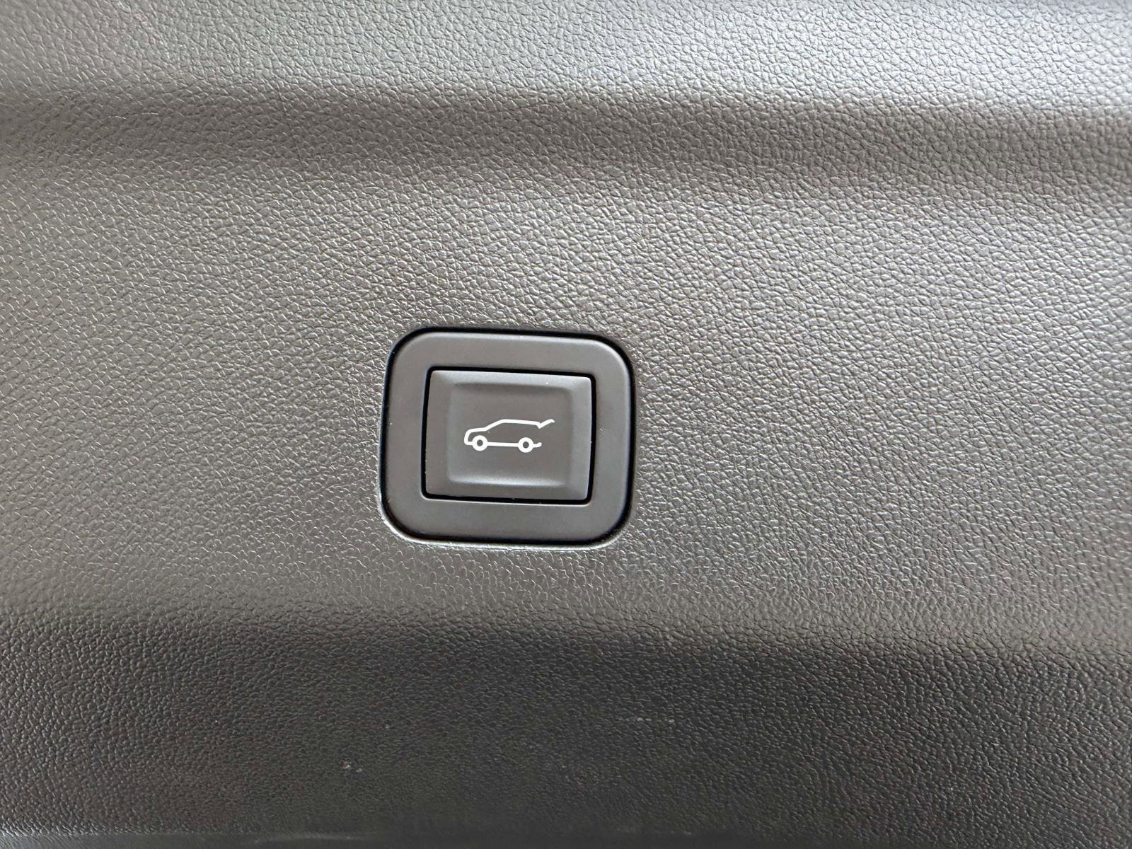 Certified 2025 Chevrolet Tahoe Premier image 9