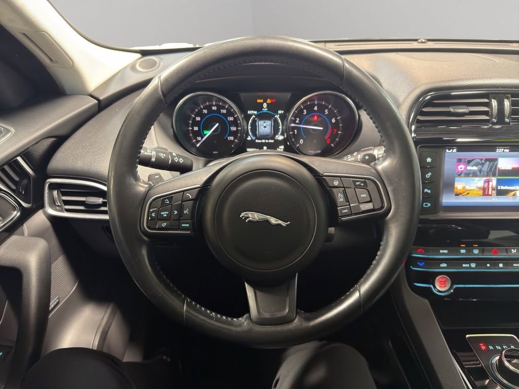 Used 2017 Jaguar F-PACE Premium AWD/4WD image 10