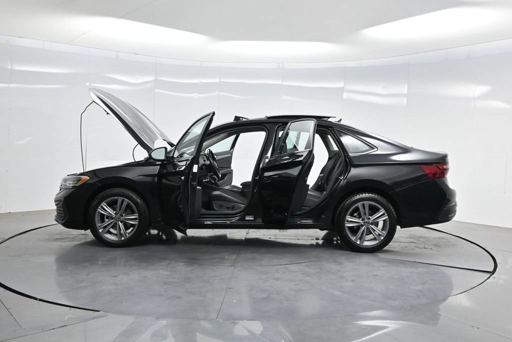 Used 2024 Volkswagen Jetta SE FWD image 50