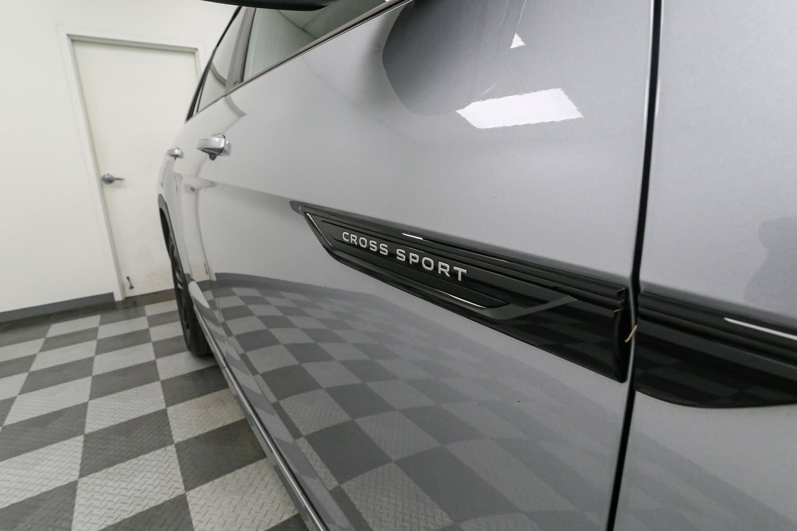 Certified 2023 Volkswagen Atlas Cross Sport SEL R-Line AWD/4WD image 10
