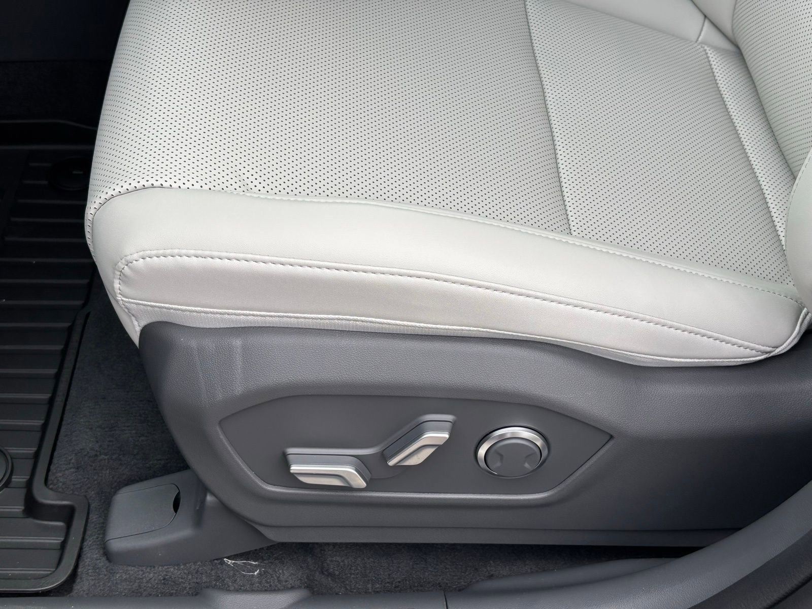 New 2026 Hyundai Santa Fe SEL FWD image 13