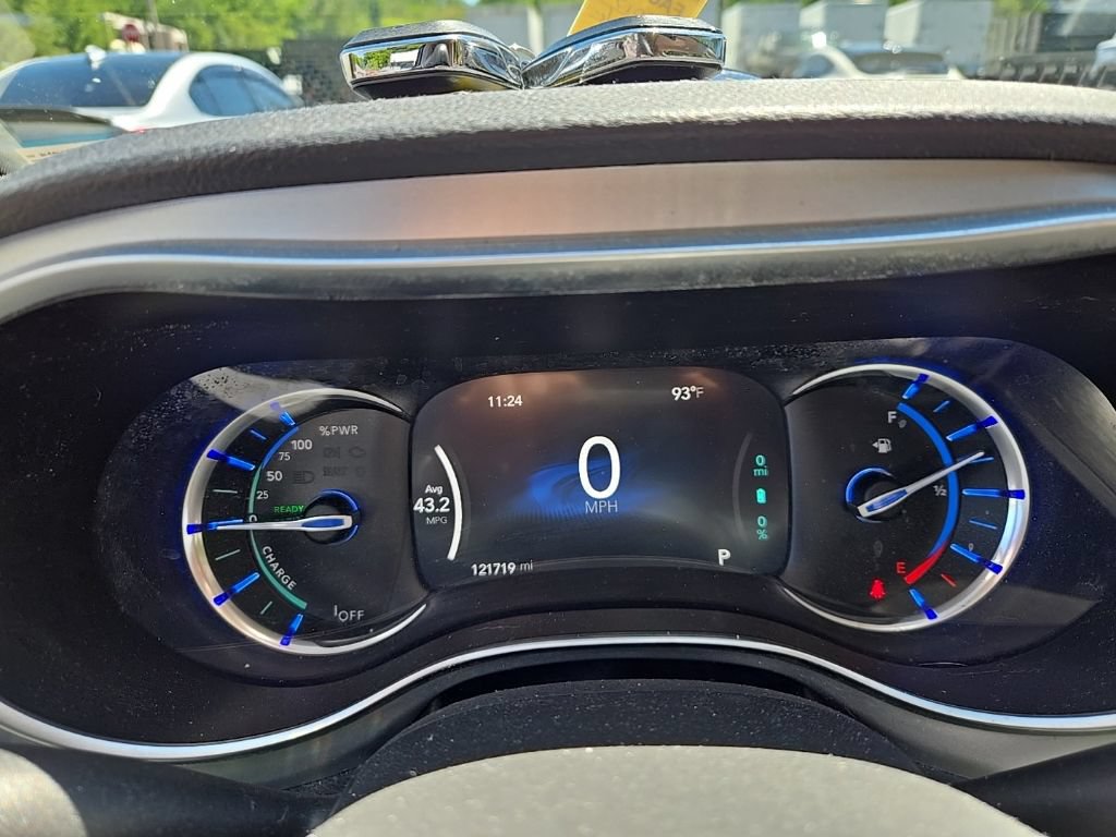 Used 2017 Chrysler Pacifica Platinum FWD image 14
