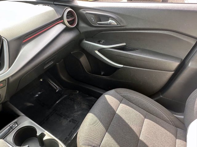Certified 2024 Chevrolet Trax RS w/ Sunroof Package FWD image 27