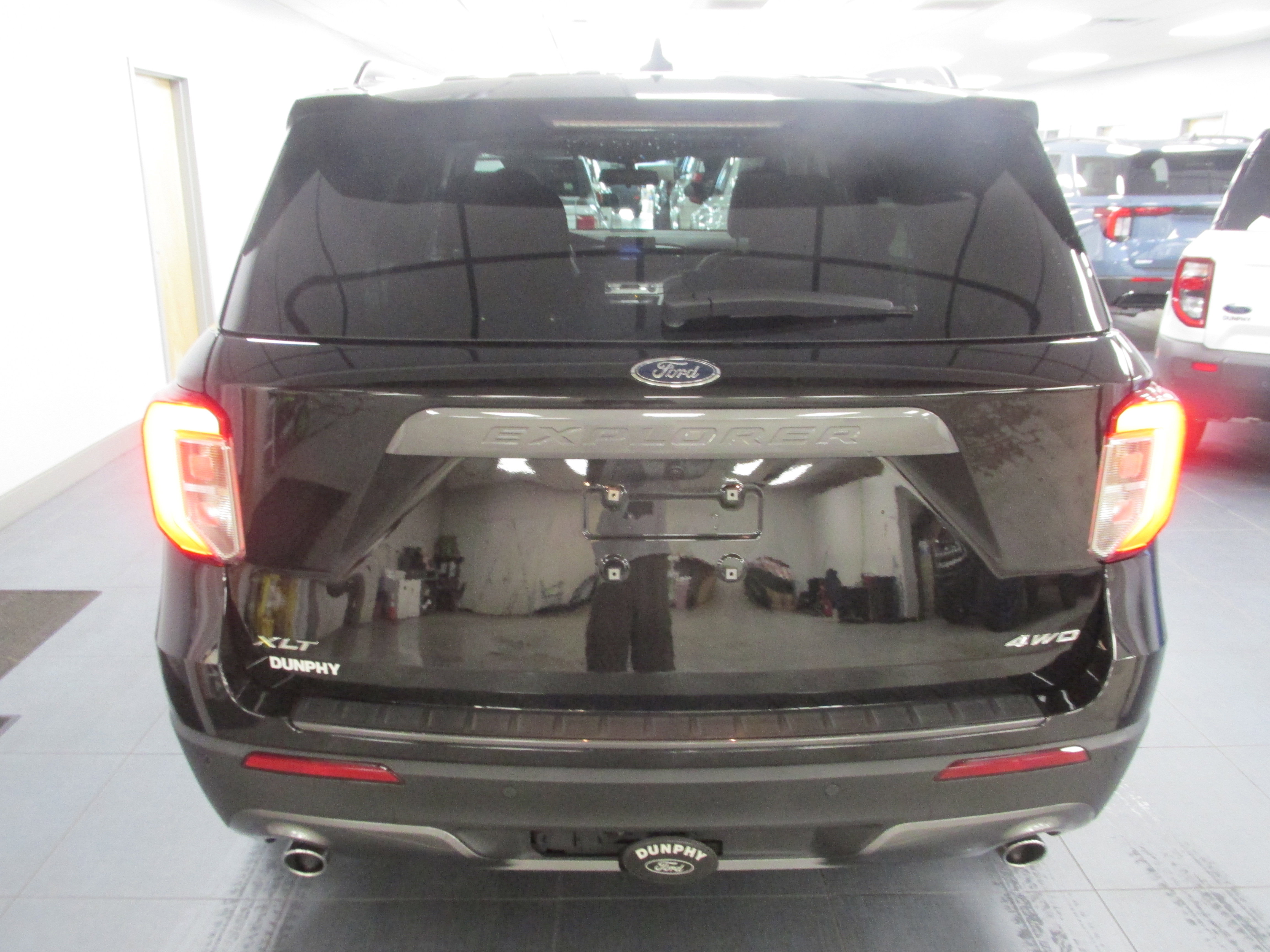 Used 2022 Ford Explorer XLT w/ Equipment Group 202A image 6