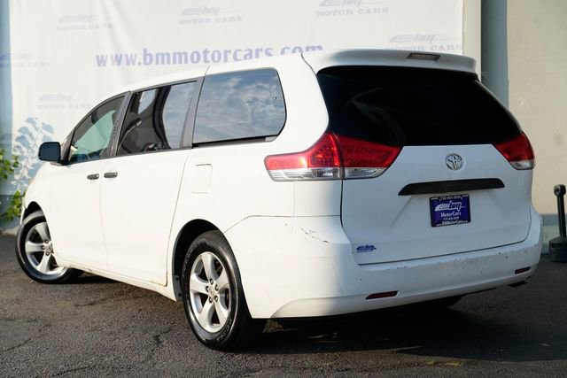 Used 2011 Toyota Sienna image 4