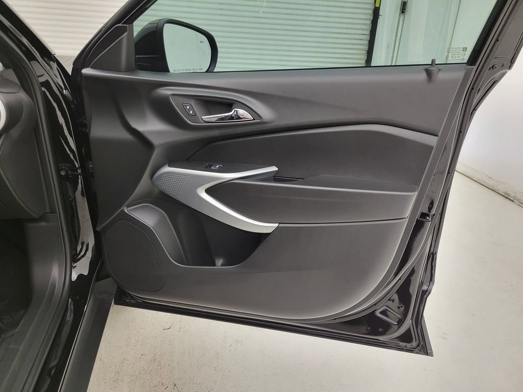 New 2026 Chevrolet Trax RS w/ Sunroof Package image 33