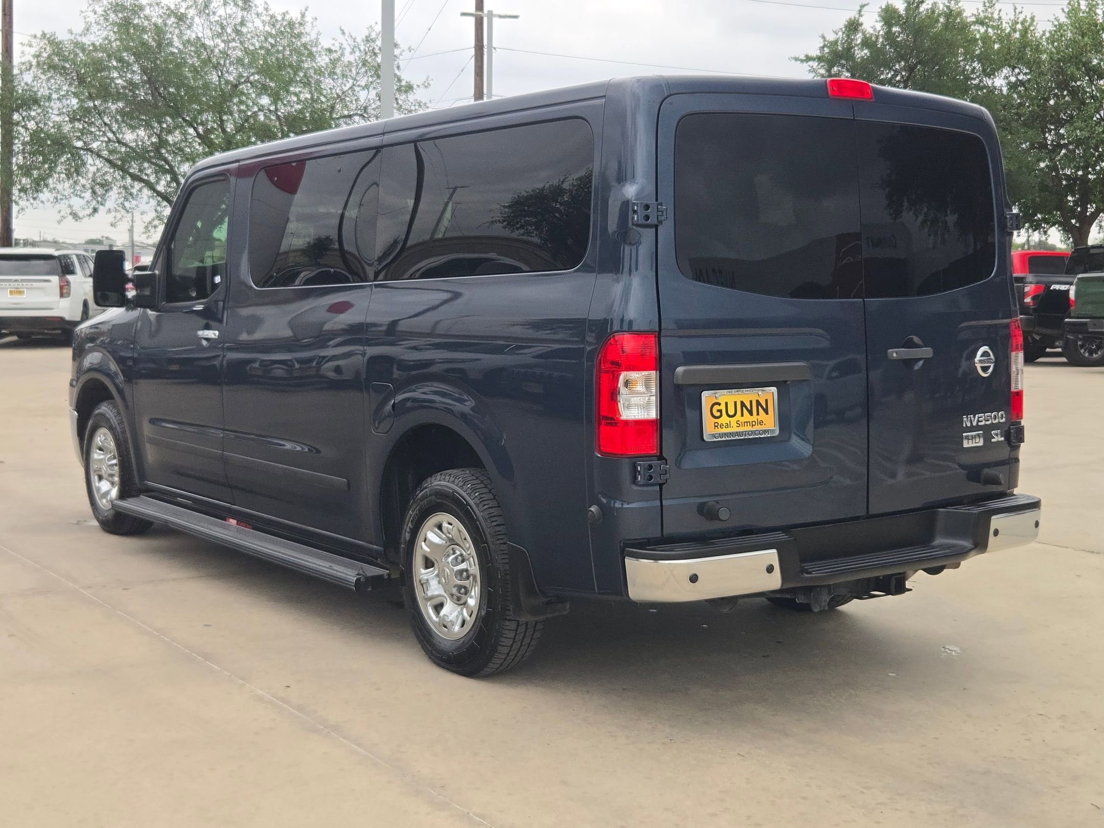 Used 2016 Nissan NV 3500 SL image 6