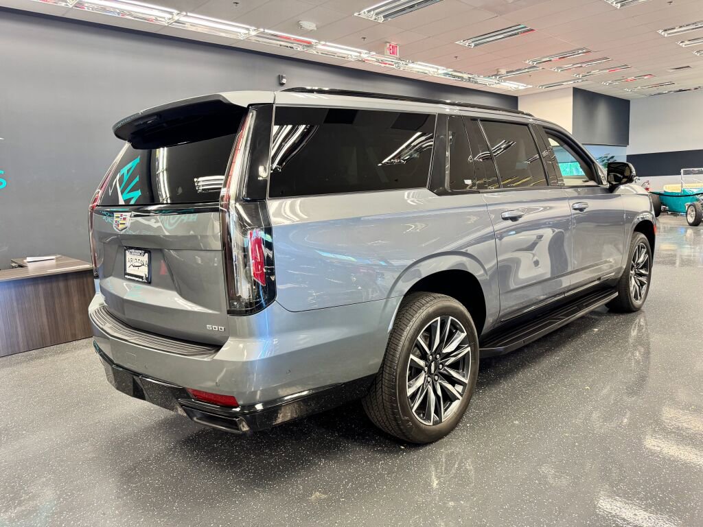Used 2021 Cadillac Escalade ESV Sport Platinum image 4