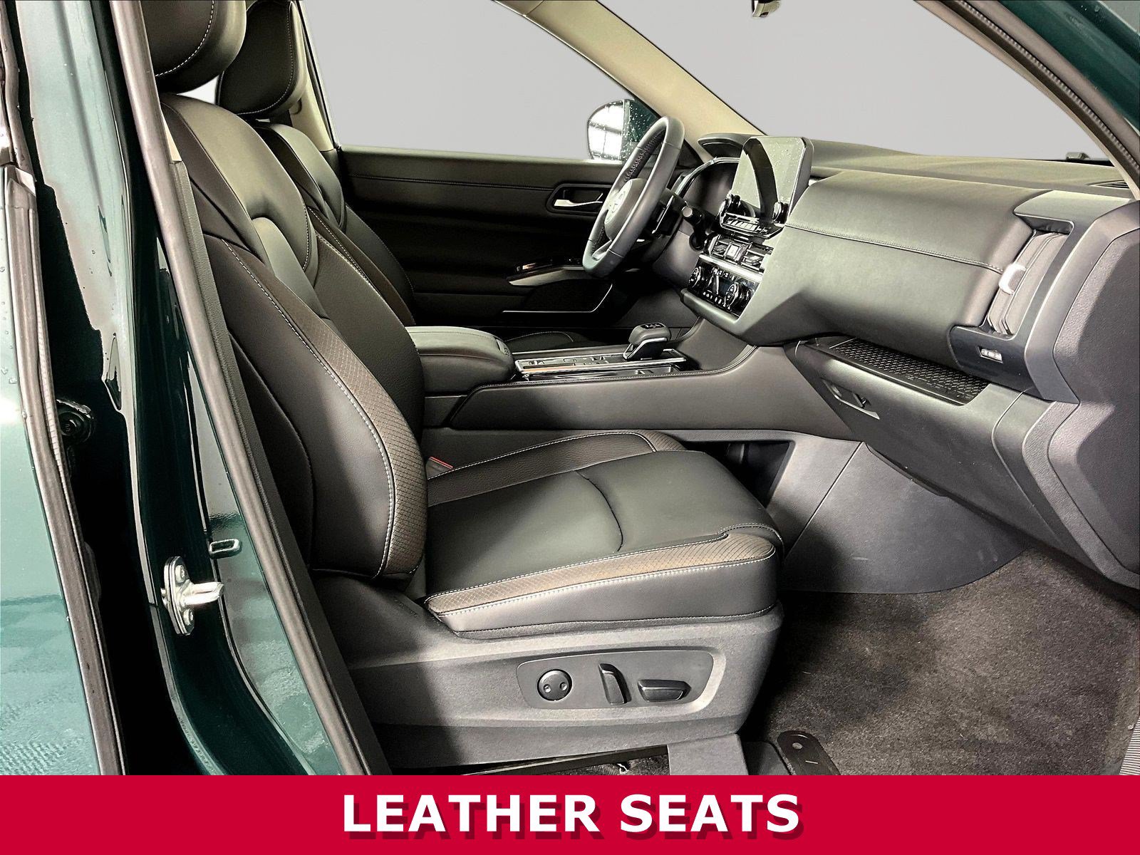 Certified 2025 Nissan Pathfinder SL FWD image 28