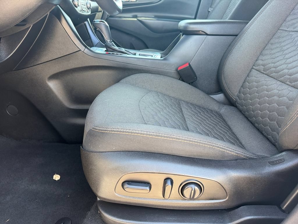 Used 2018 Chevrolet Equinox LT AWD/4WD image 11