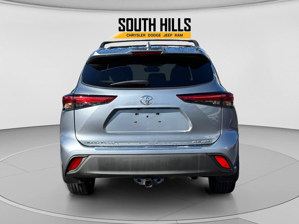 Used 2021 Toyota Highlander XLE AWD/4WD image 4