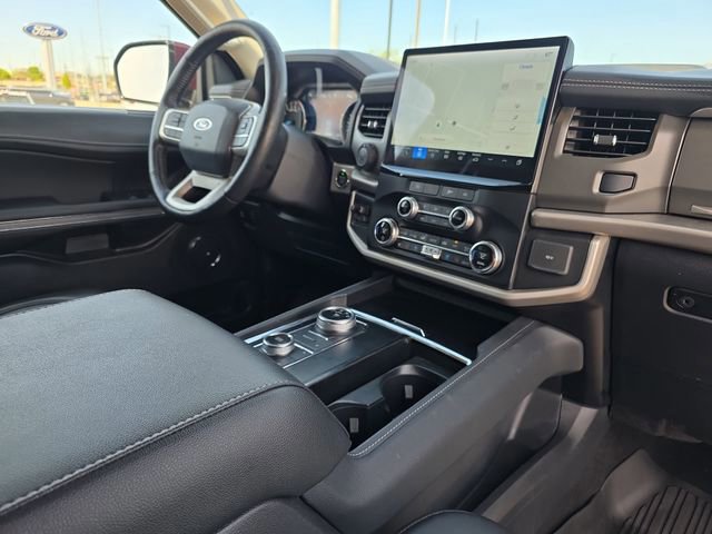 Used 2023 Ford Expedition XLT image 18