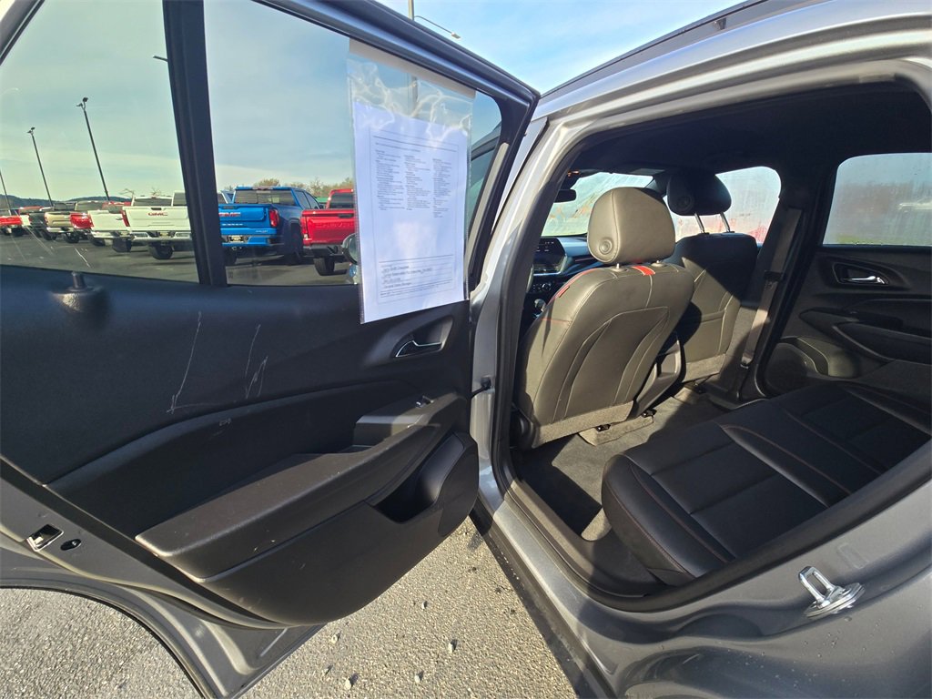 Certified 2025 Chevrolet Trax RS w/ Driver Confidence Package image 11