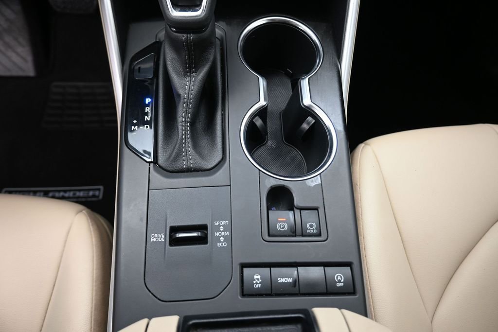 Used 2022 Toyota Highlander XLE FWD image 10