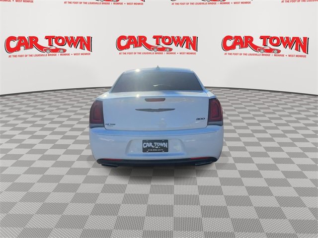Used 2023 Chrysler 300 Touring w/ Sport Appearance Package image 7