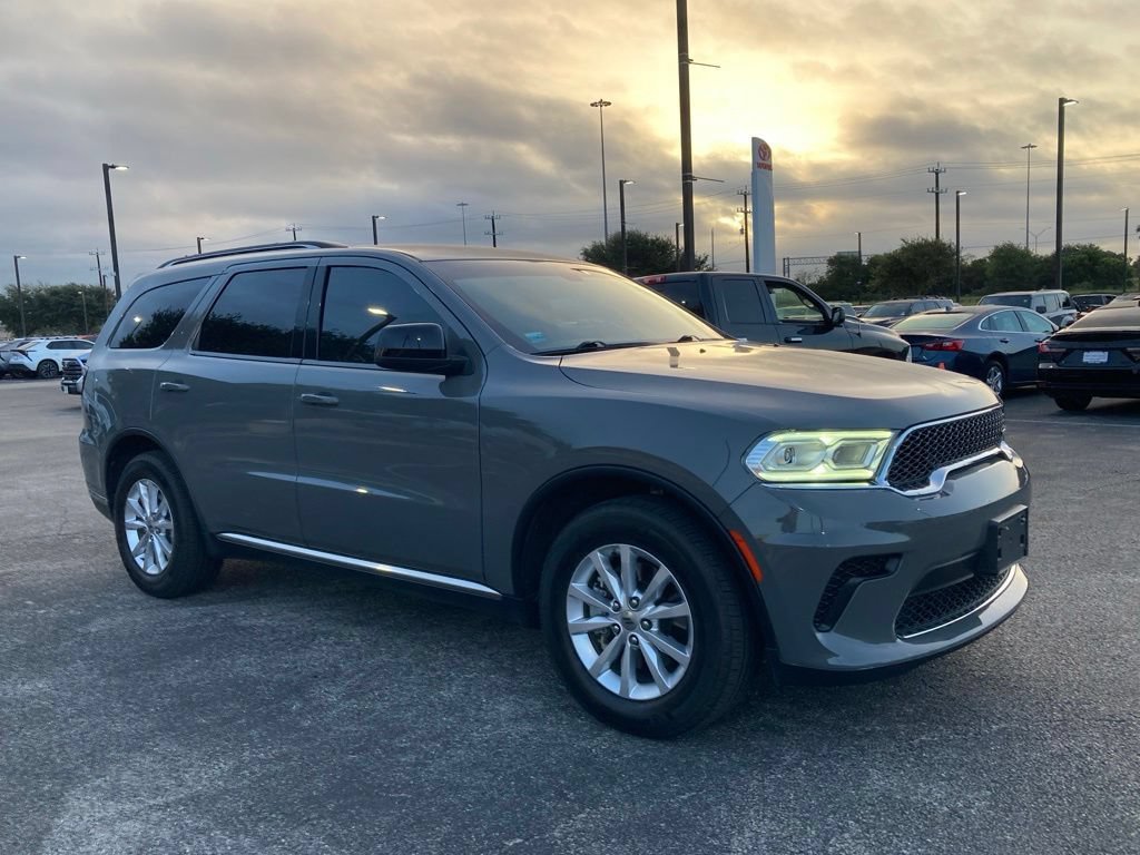 Used 2023 Dodge Durango SXT RWD image 3