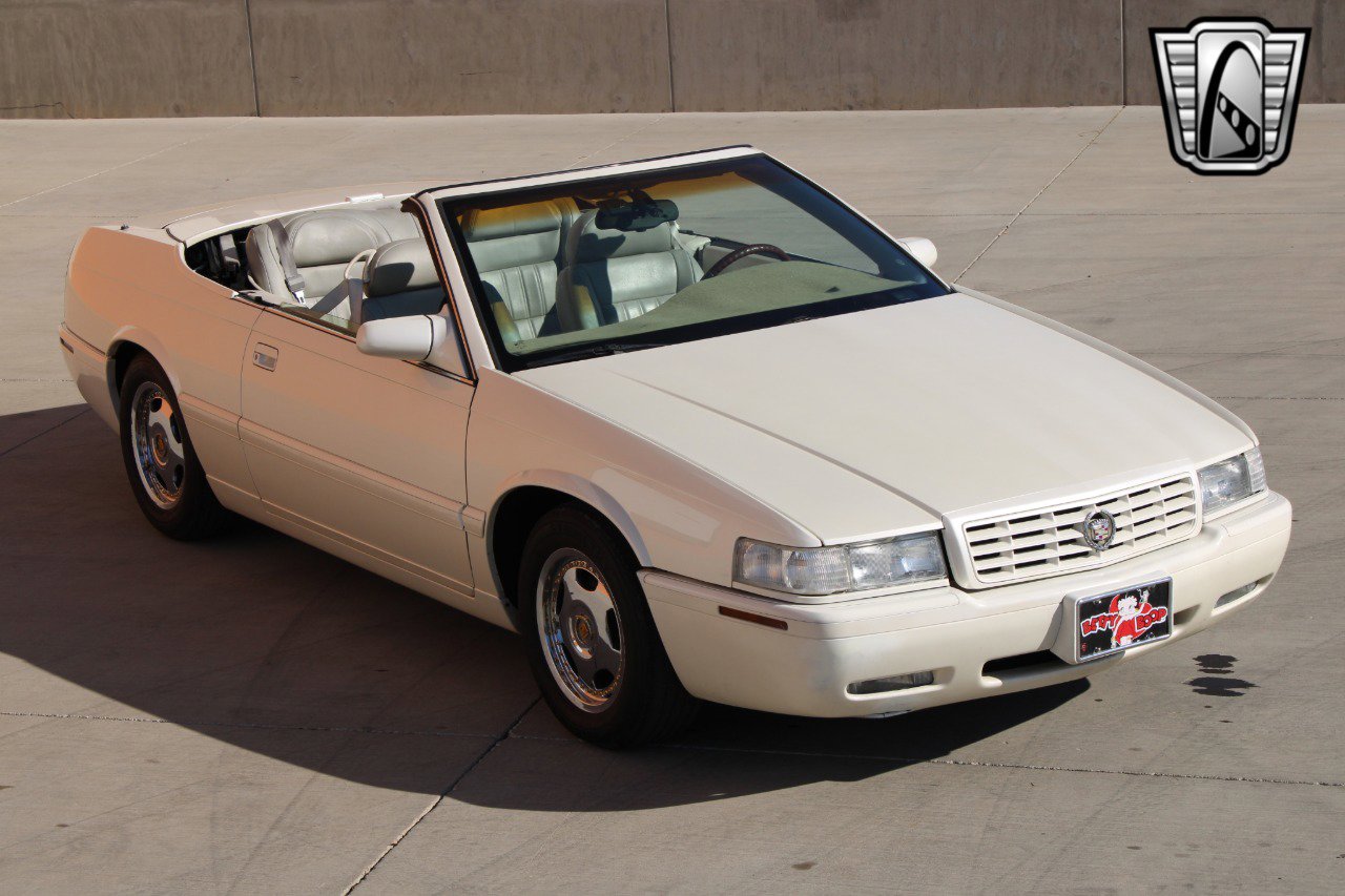 Used 2002 Cadillac Eldorado Touring w/ Preffered Equipment Group image 12