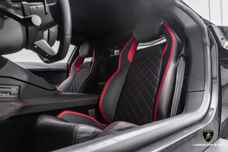 Used 2018 Lamborghini Aventador S image 49