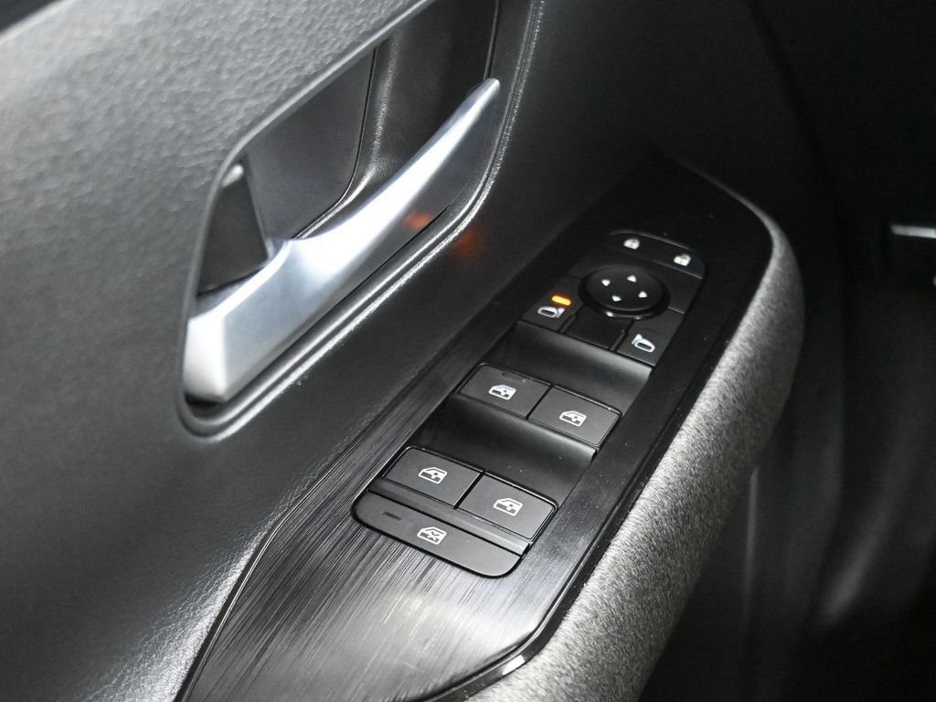 Used 2025 Nissan Kicks SV image 15