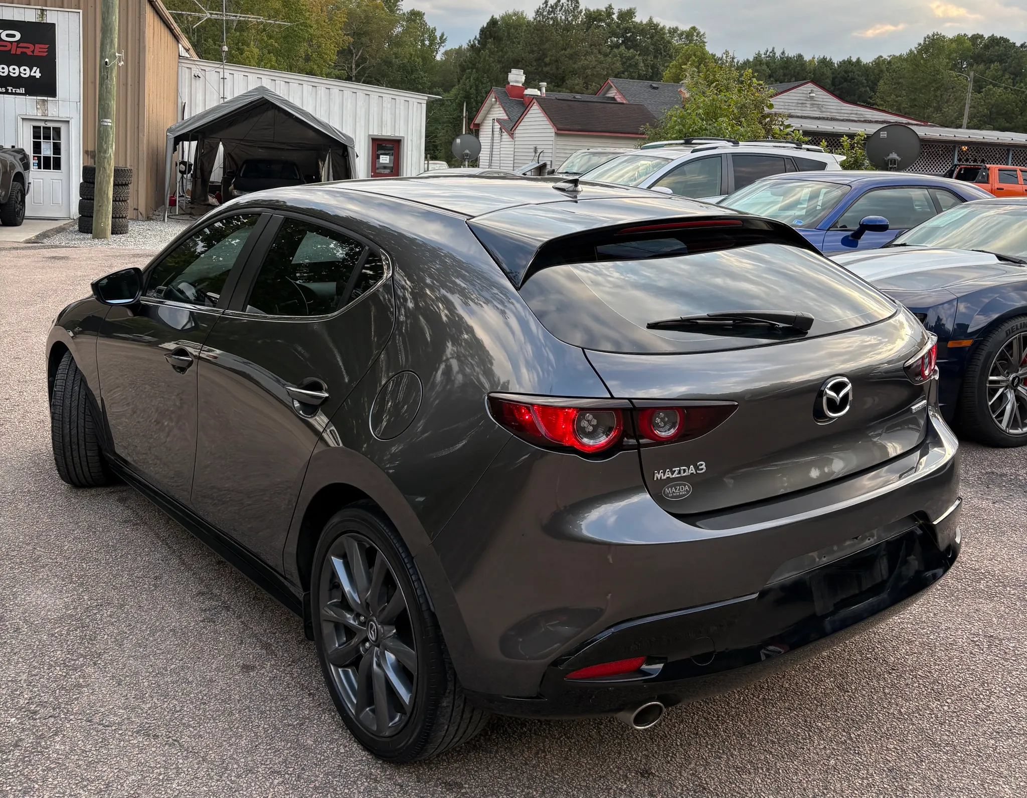 Used 2019 MAZDA MAZDA3 Hatchback w/ Preferred Package FWD image 4