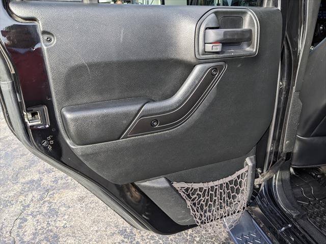 Used 2017 Jeep Wrangler Unlimited Sahara AWD/4WD image 16