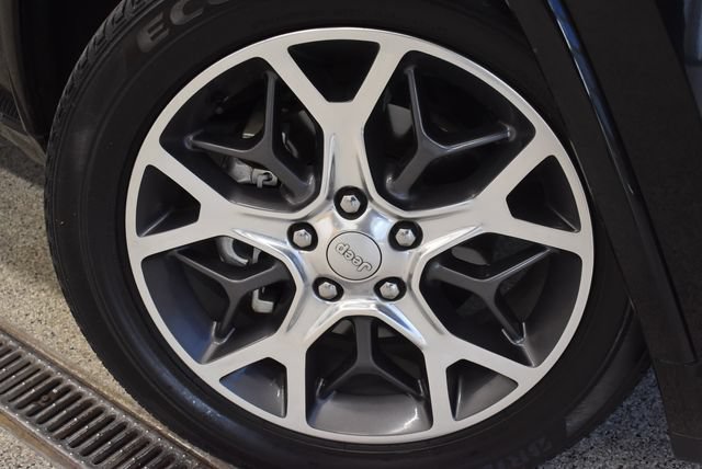 Used 2019 Jeep Grand Cherokee Overland AWD/4WD image 29