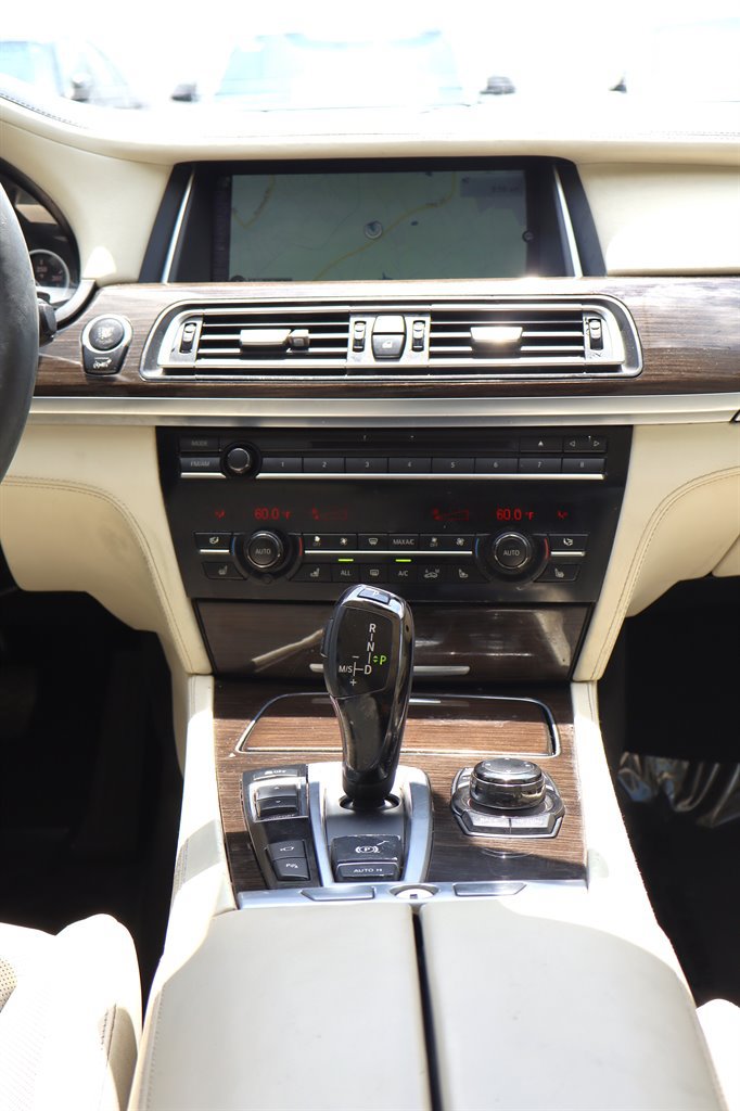 Used 2013 BMW 750Li RWD image 13