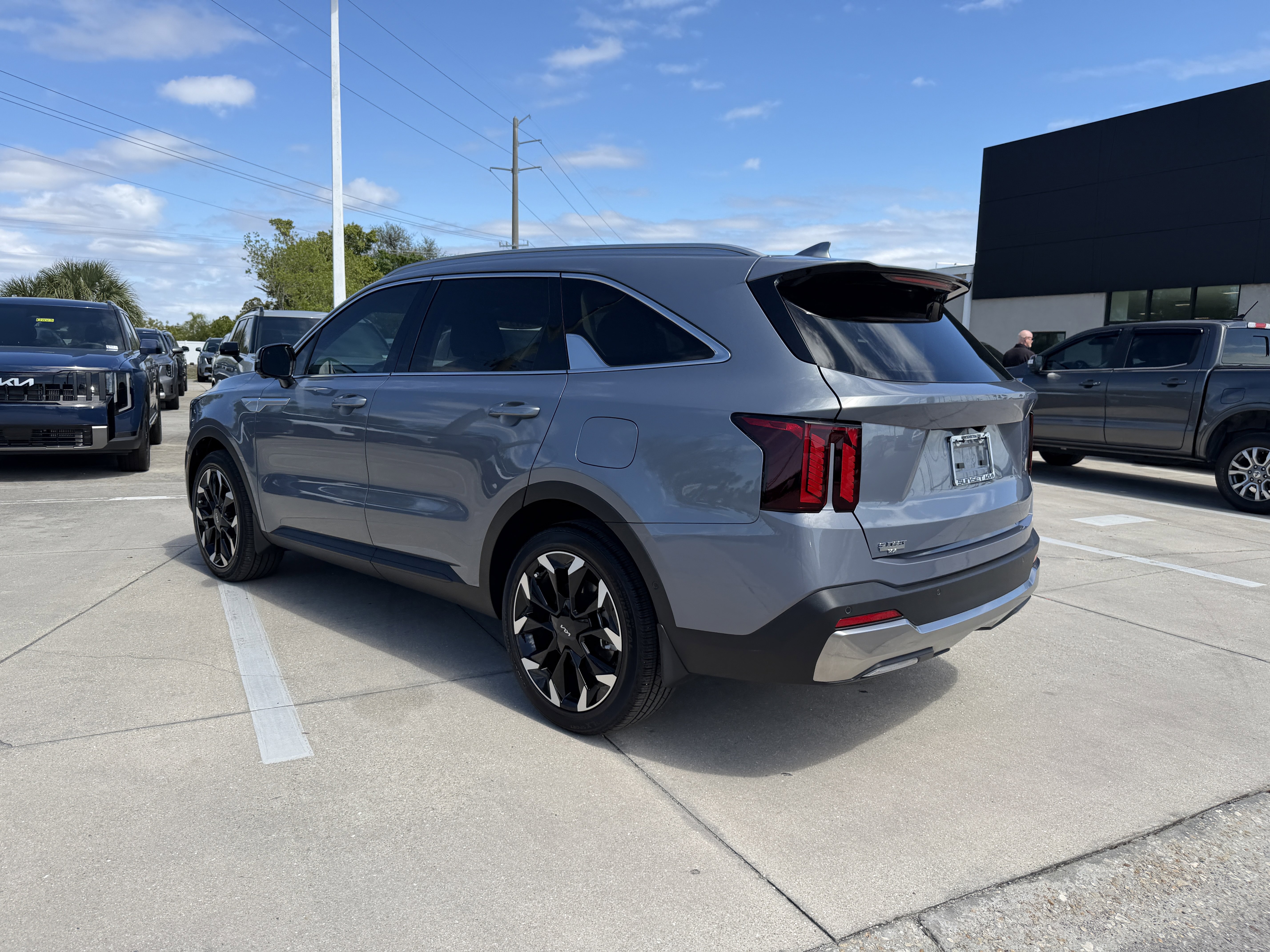 Used 2025 Kia Sorento SX image 6