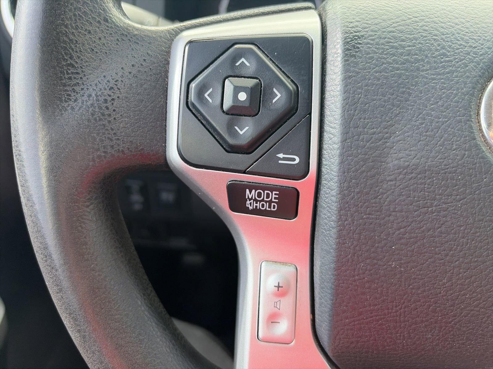 Used 2014 Toyota Tundra SR5 w/ SR5 Upgrade Package image 18