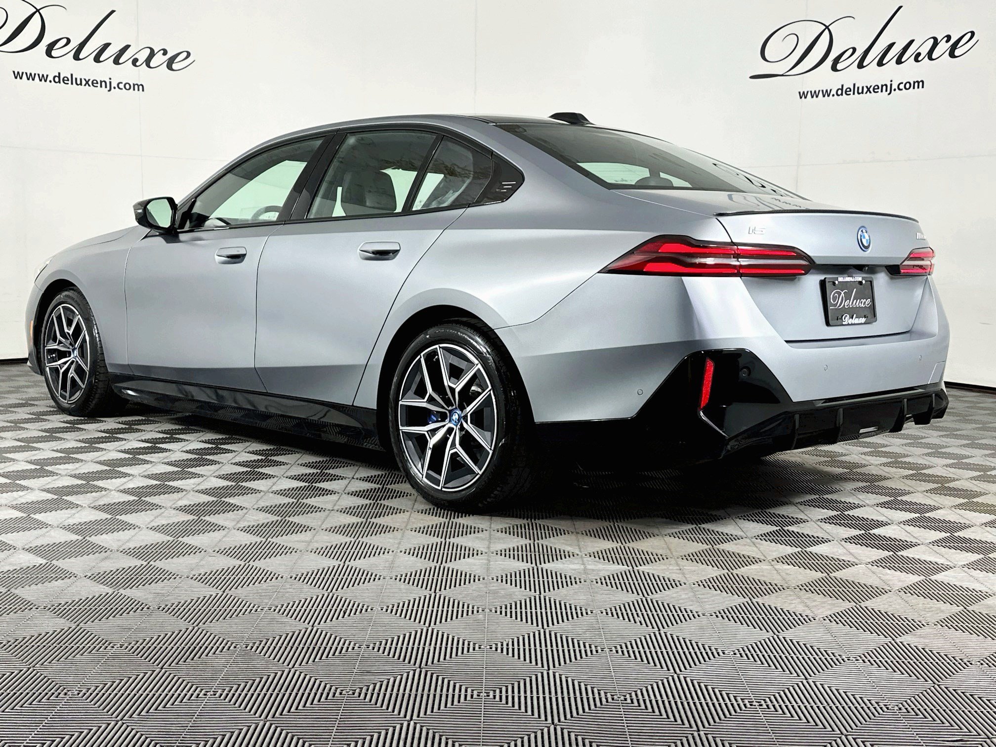 Used 2024 BMW i5 M60 w/ Premium Package AWD/4WD image 4