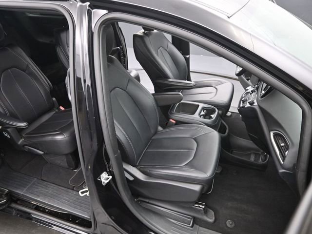 Used 2025 Chrysler Pacifica Select FWD image 19