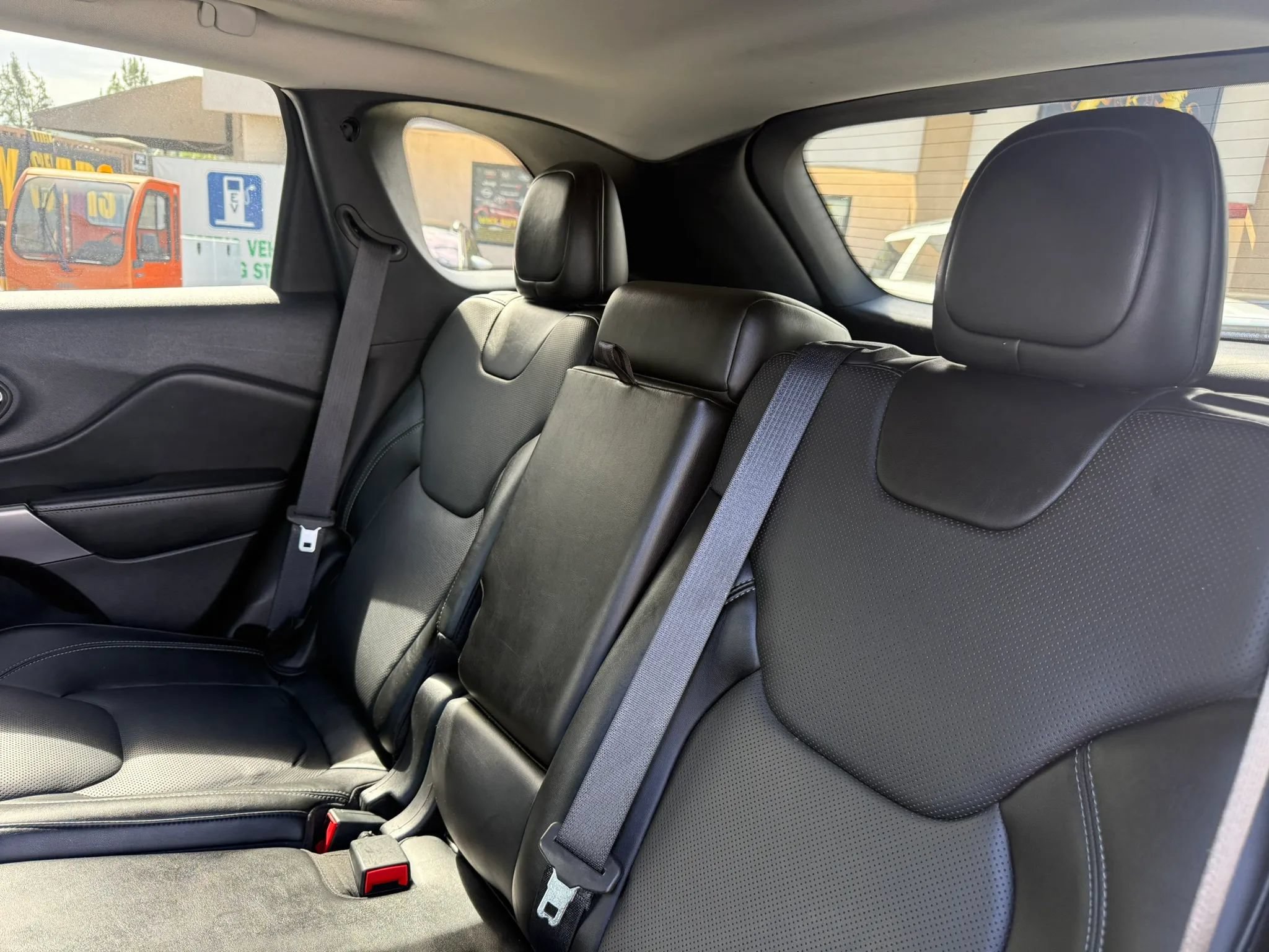 Used 2022 Jeep Cherokee Limited w/ Elite Package AWD/4WD image 13