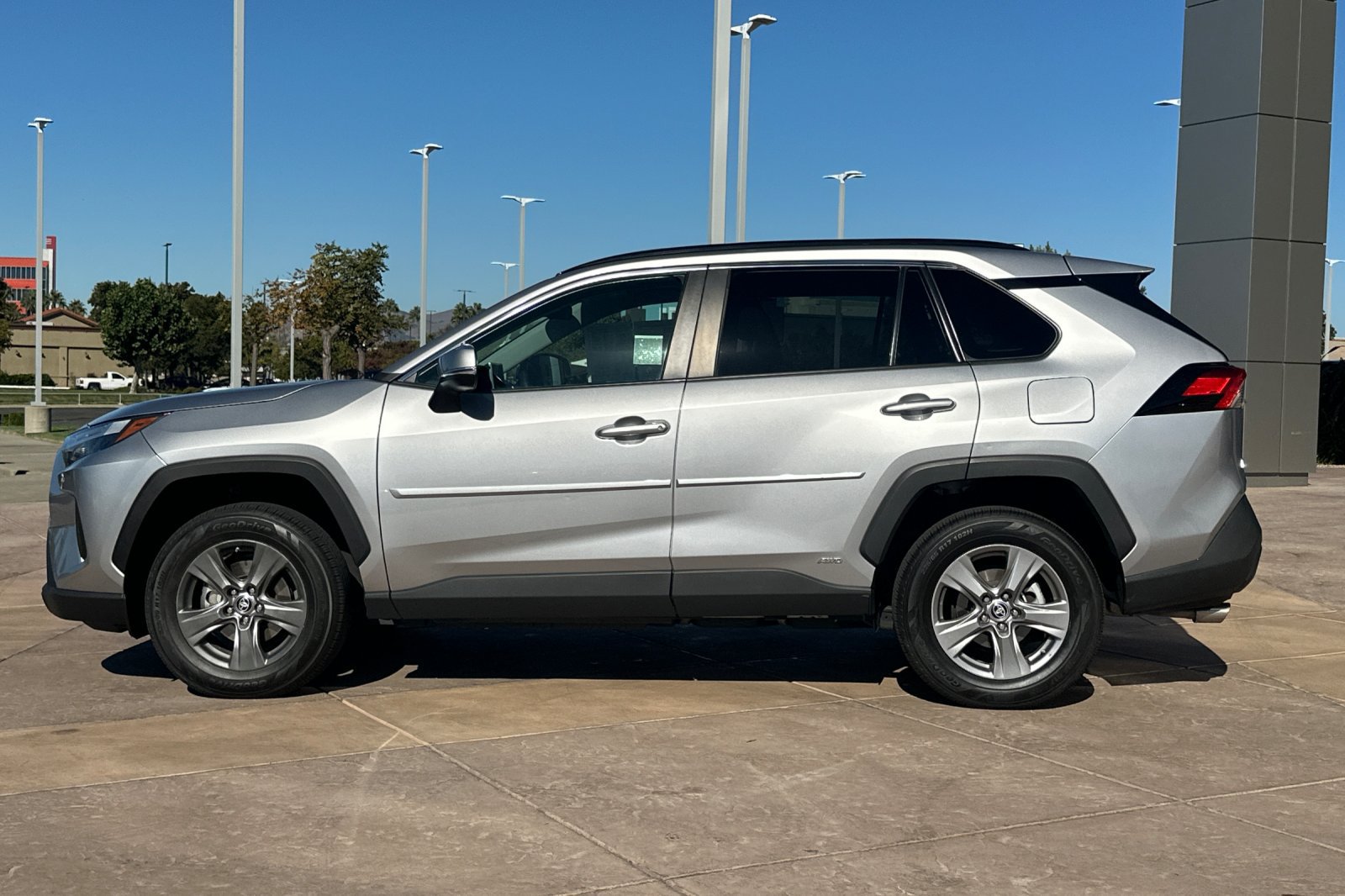 Certified 2023 Toyota RAV4 LE AWD/4WD image 8