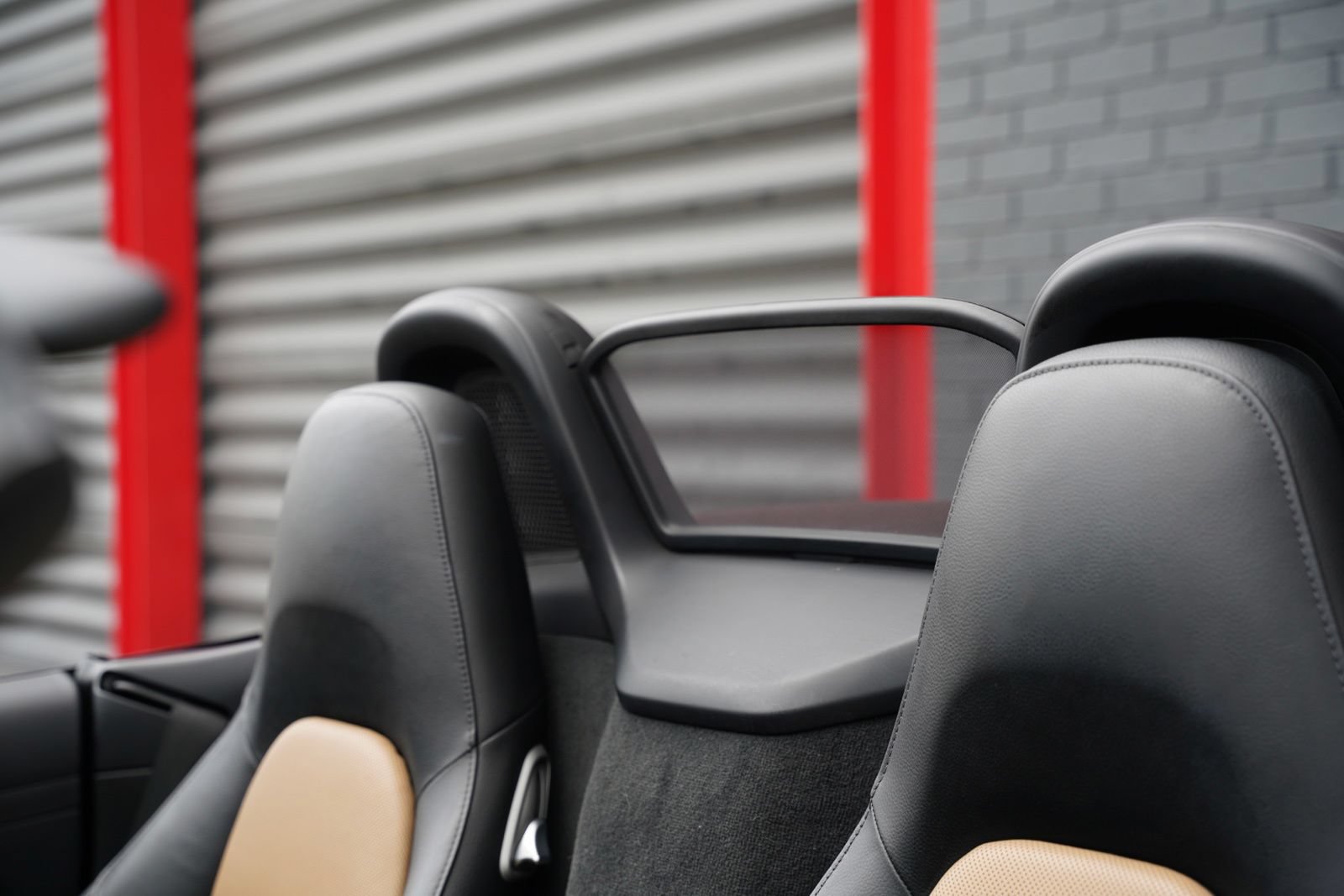 Used 2019 Porsche 718 Boxster RWD image 16