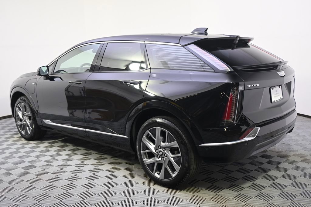 Certified 2025 Cadillac Optiq Luxury 2 w/ LPO, Floor Liner Package AWD/4WD image 3