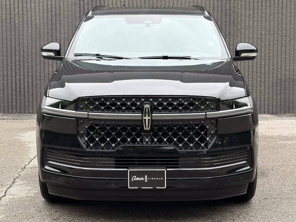 New 2027 Lincoln Navigator Reserve w/ Jet Appearance Package AWD/4WD image 3