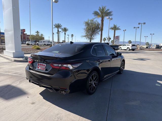 Used 2021 Toyota Camry SE w/ Blackout Package (TMS) FWD image 5
