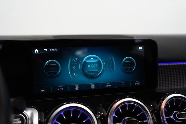 Used 2022 Mercedes-Benz GLB 250 4MATIC image 30