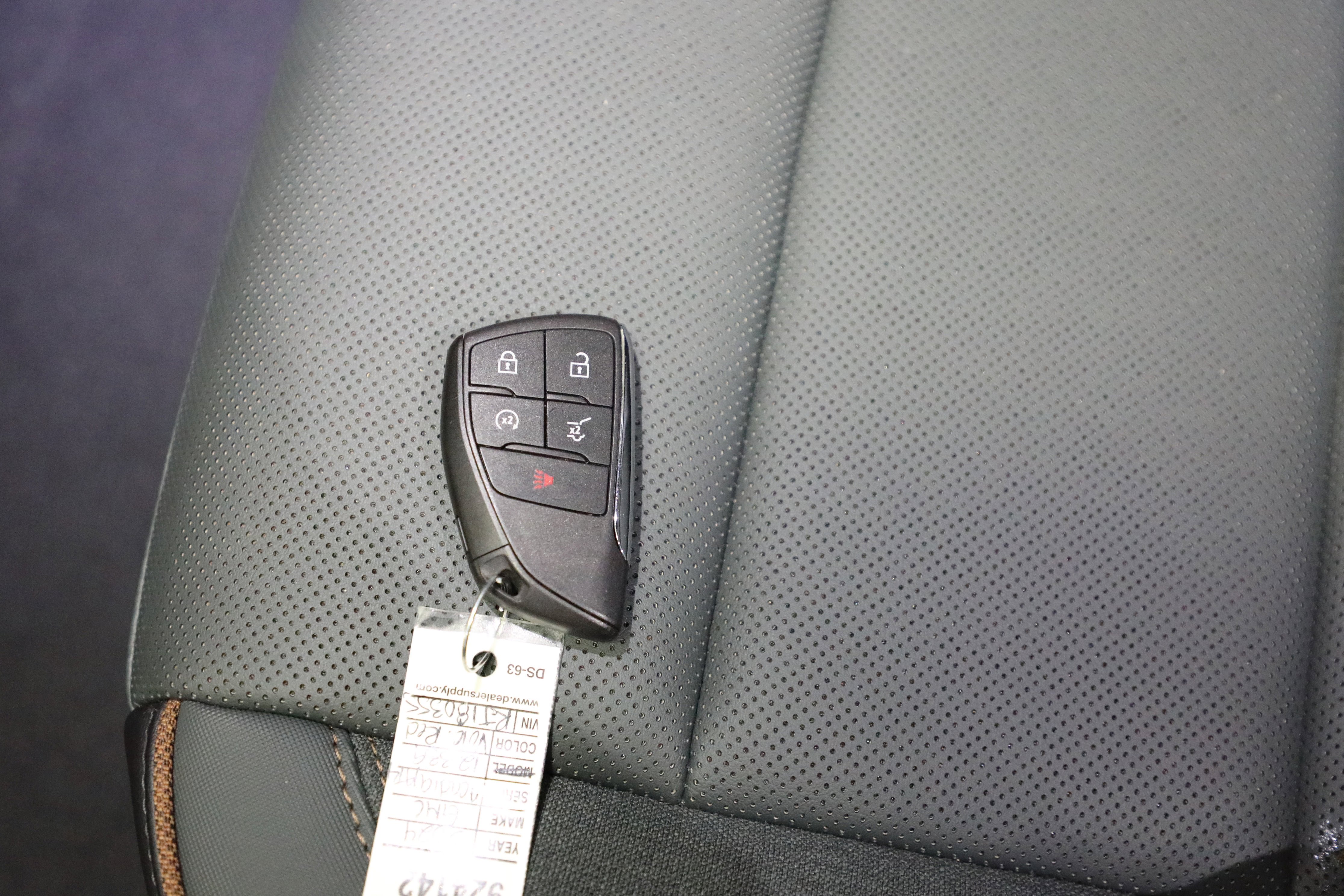 Used 2024 GMC Acadia AT4 image 27